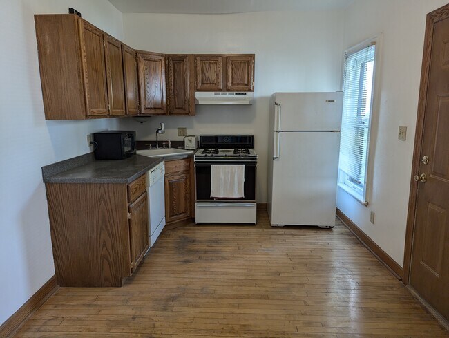 Building Photo - 320 N 42nd St