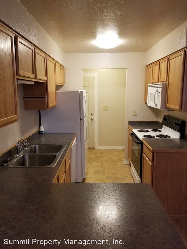 Building Photo - 2 br, 1 bath House - 3100 Washburn Street ...