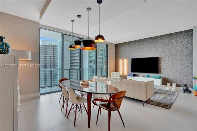 Foto del edificio - 501 NE 31st St