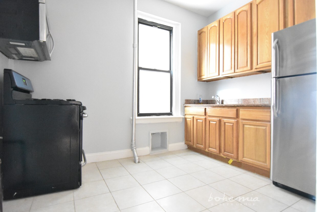 Primary Photo - 515 W 156th St