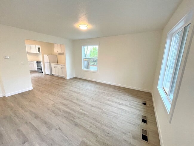 Building Photo - 620 SE 146th Ave