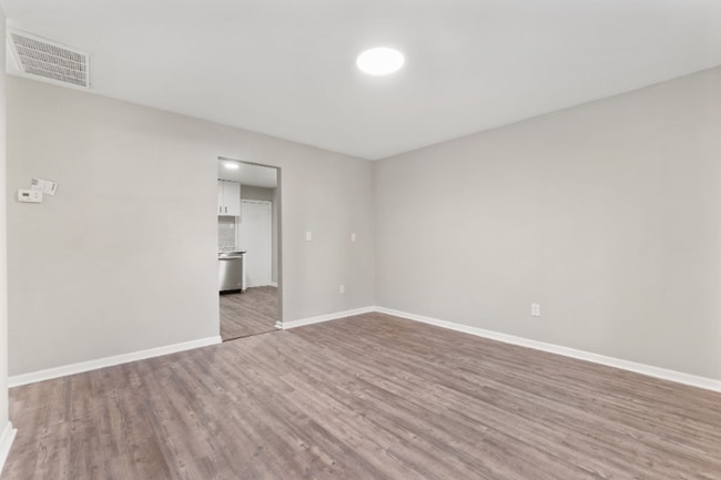 Building Photo - 116 S Budding Ave