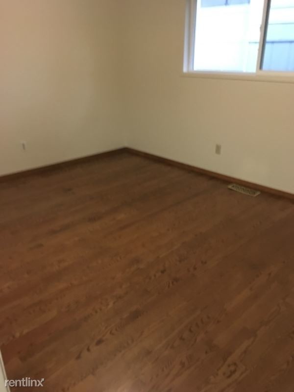 Foto del edificio - 717 83rd Ave SE