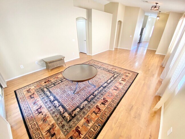 Building Photo - BEAUTIFUL 3 BEDROOM, 2 BATH SINGLE-STORY H...