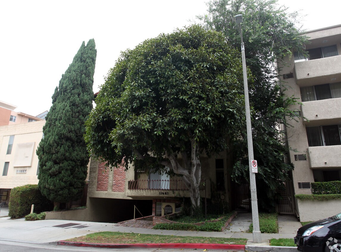 Foto del edificio - 11661 Goshen Ave