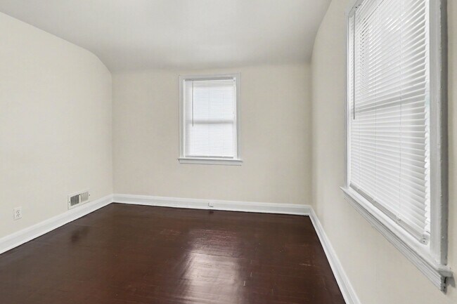 Foto del edificio - 3219 Taylor Ave