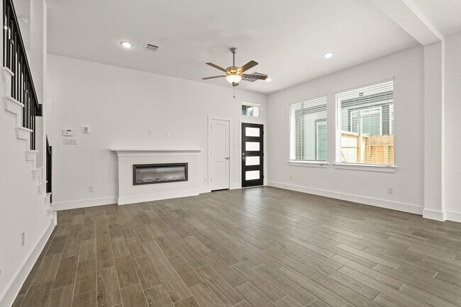 Building Photo - 9414 Spring Rain Dr