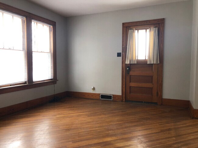 Foto del edificio - 113 E 4th St