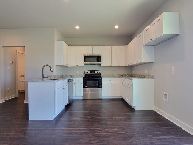 Foto del edificio - Brand New 3 BR / 2 BA Home in Corsicana!