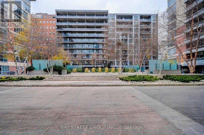 Photo du bâtiment - 478-478 King St W