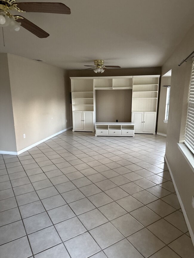 Foto del edificio - 220 Nichols Dr