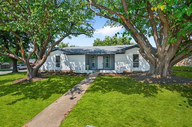 Building Photo - 1401 La Salle Dr