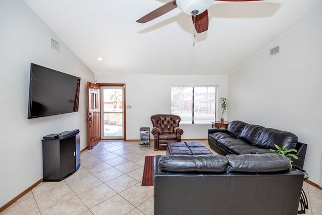 Building Photo - Spacious 2-Bedroom Home with Room to Roam ...