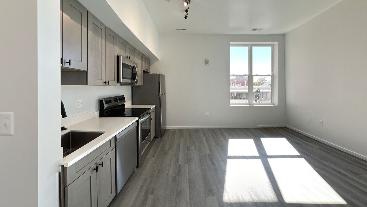 Photo - 725 W Pratt St. Apartments