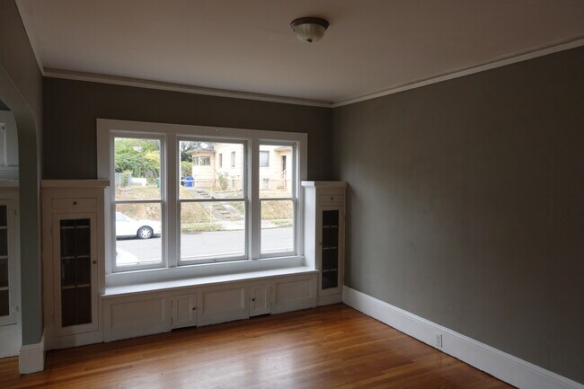 Building Photo - 835 N Blandena St