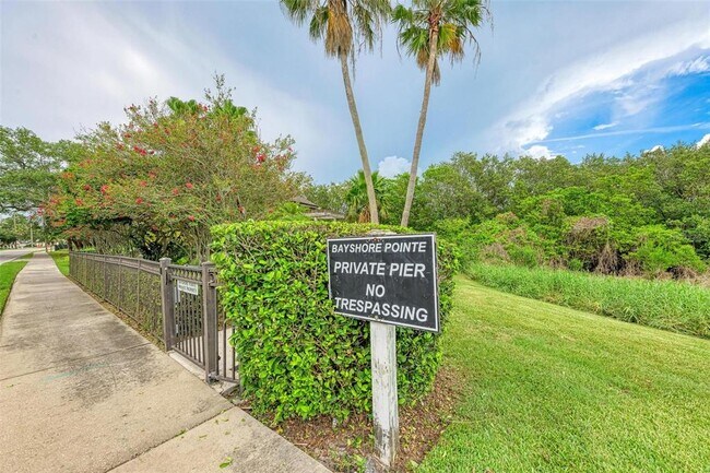Foto del edificio - 2926 Bayshore Pointe Dr