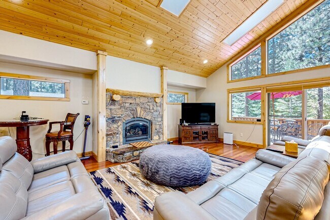 Foto del edificio - Gorgeous Custom Home in Beautiful Tahoe Pa...
