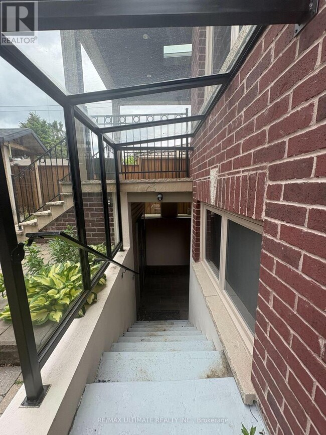 Photo du bâtiment - 1166 Glengrove Ave W