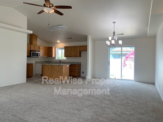 Foto del edificio - 1461 Dowell Rd