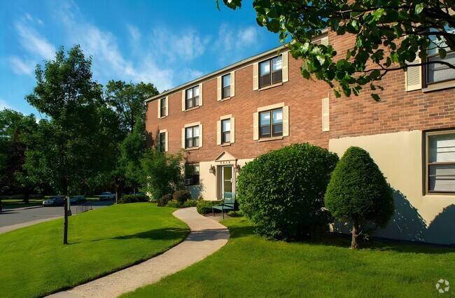 Building Photo - Troy Gardens