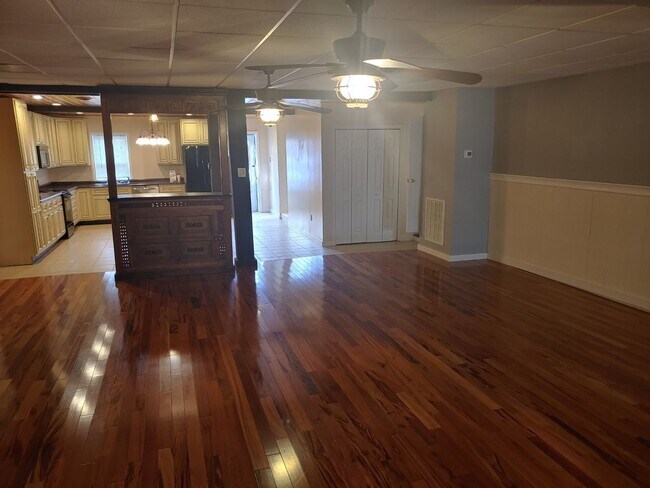 Building Photo - COMING SOON! 2 Bedroom in Shrewsbury!