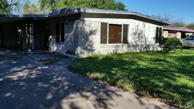 Building Photo - 1514 E Johnston Ave