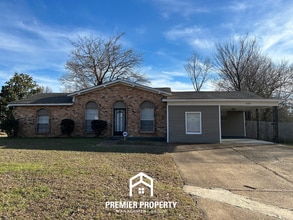 Building Photo - 1845 Coral Hills Dr