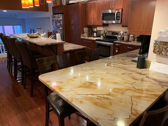 Kitchen Peninsula (seats 4) - 1830 18th St NW