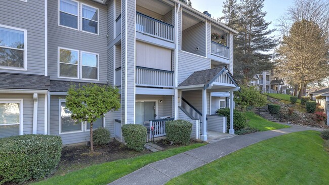 Foto del edificio - Great location, quiet first floor end unit...