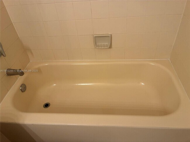 Foto del edificio - 1666 SE 27th Ct