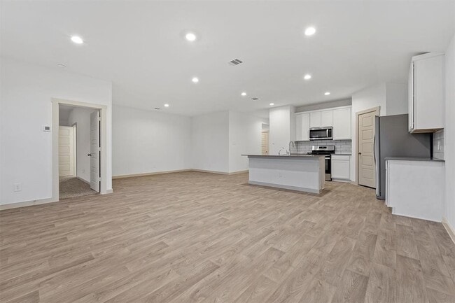Building Photo - 7714 Murciana Dr