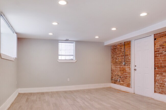 Foto del edificio - 109 Leicester Ct
