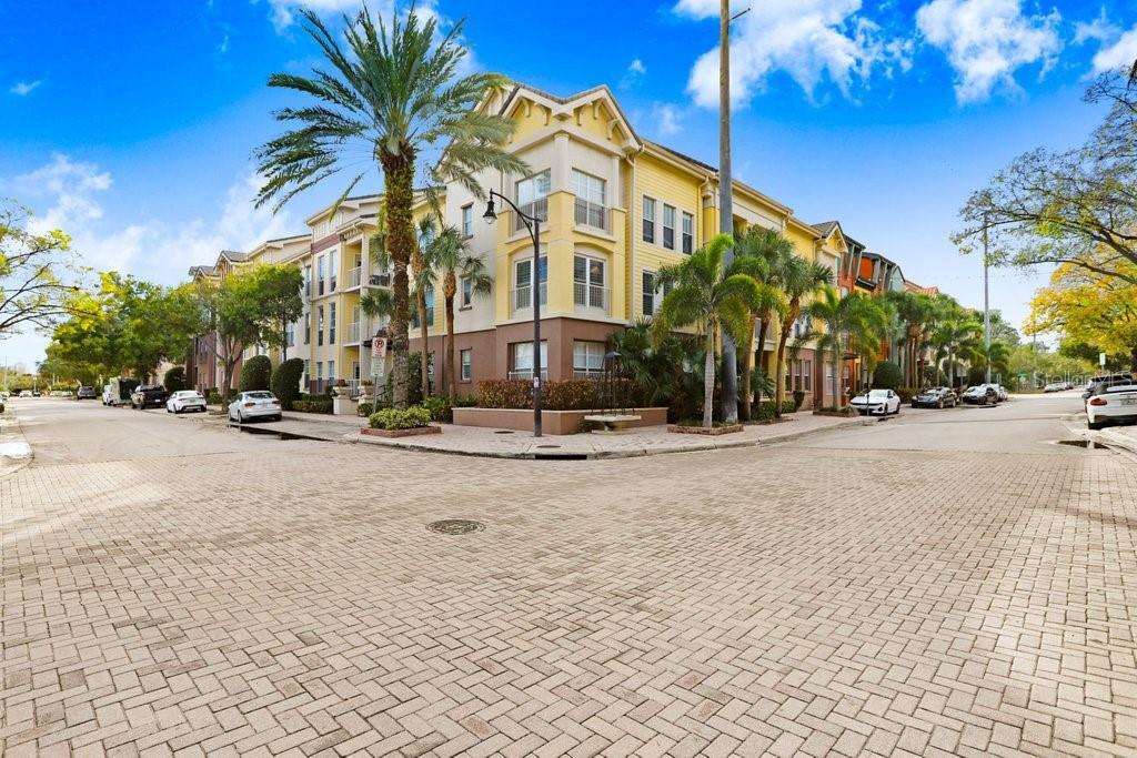 Foto principal - 2440 W Horatio St