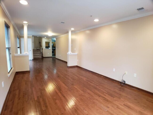 Building Photo - 111 Adamecs Way