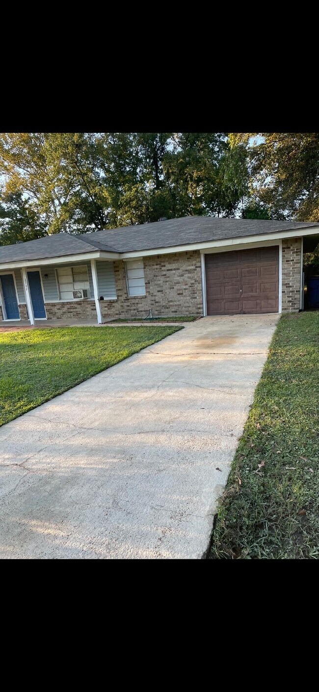 Foto del edificio - 2704 Houston St