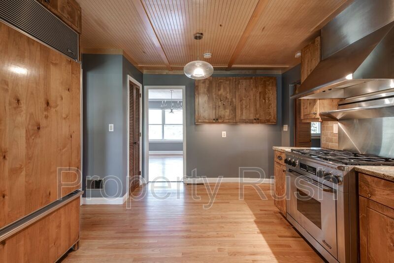Primary Photo - 303 Windmere Dr