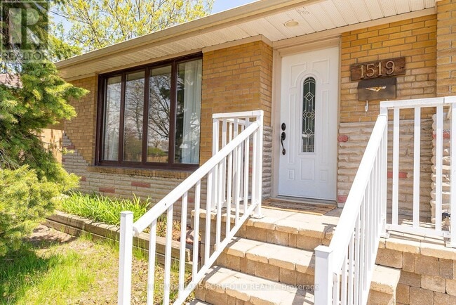 Building Photo - 1519 Lakeside St
