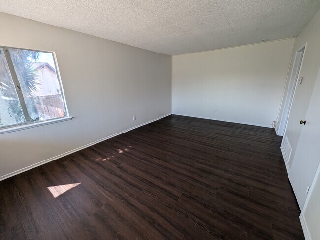 Building Photo - 2215 W 157th St