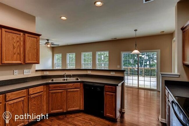 Foto del edificio - 247 Hydrangea Drive, Lake Wylie, SC, 29710