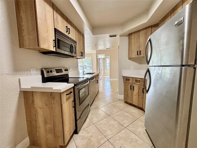 Building Photo - 741 SW 148th Ave