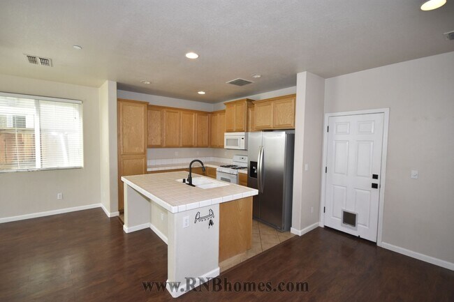 Building Photo - 268 Phoenix Cir