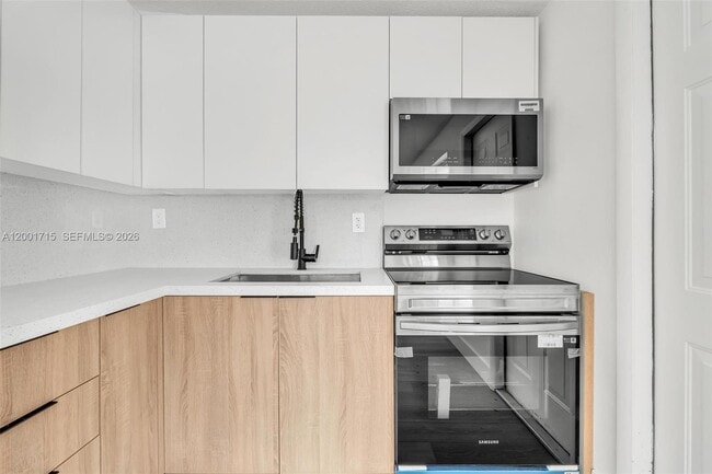 Building Photo - 1611 NE 50th Ct