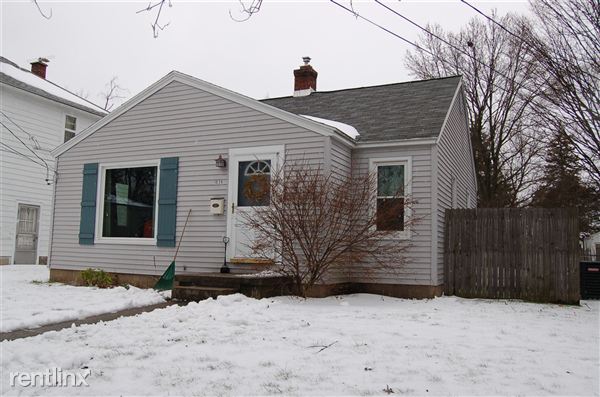 Primary Photo - 1039 Hoyt St SE
