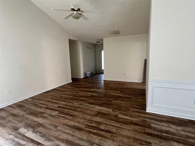 Foto del edificio - 1065 Hillary Ln