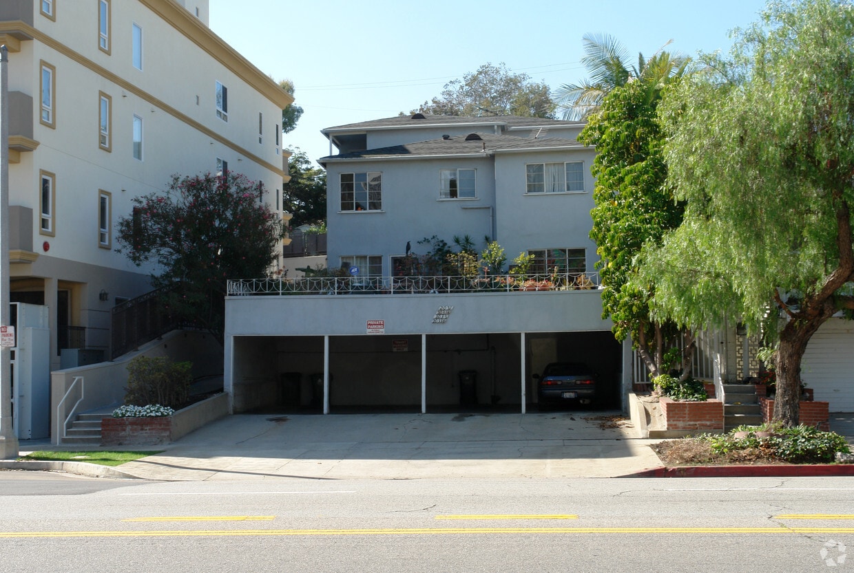 Building Photo - 2031-2033 S Beverly Glen Blvd