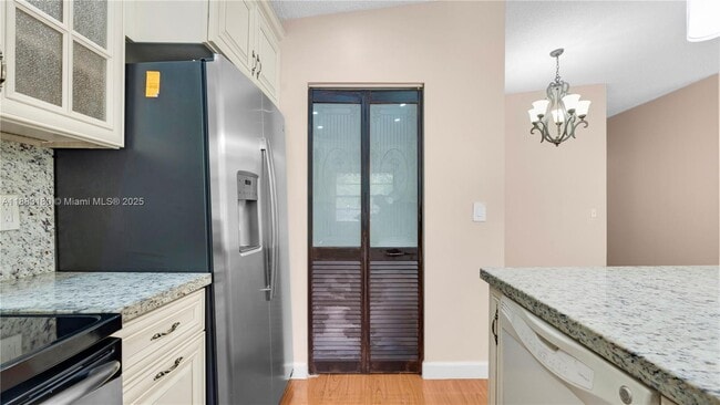 Foto del edificio - 570 Woodgate Cir