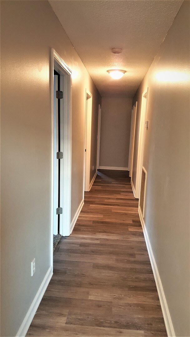 Foto del edificio - 4 bedroom/2 bath Available soon!