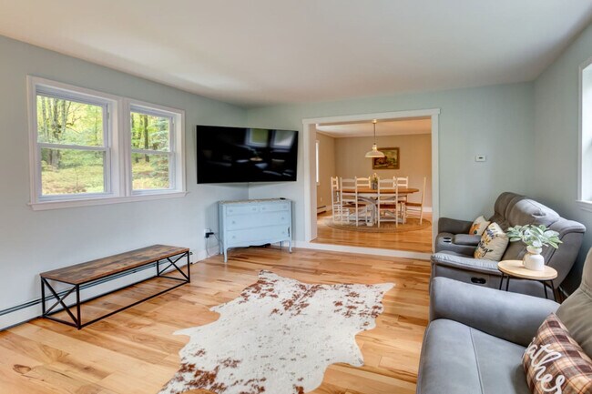 Building Photo - 941 Brush Hollow Rd