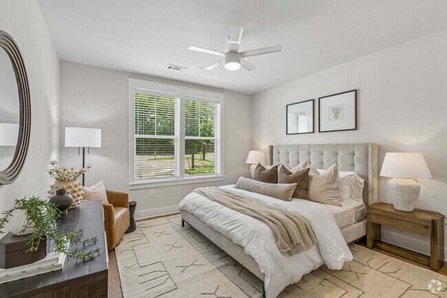 A1 1BR, 1BA - 922SF - Dormitorio - The Lodges of Huntersville