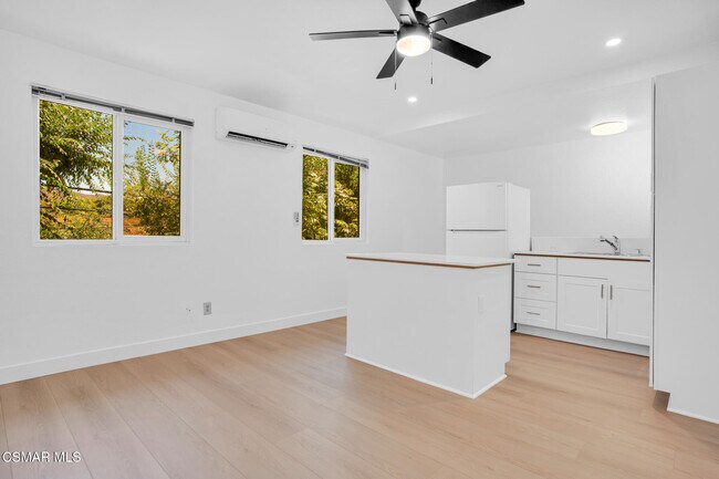Building Photo - 1160 Alamos Dr